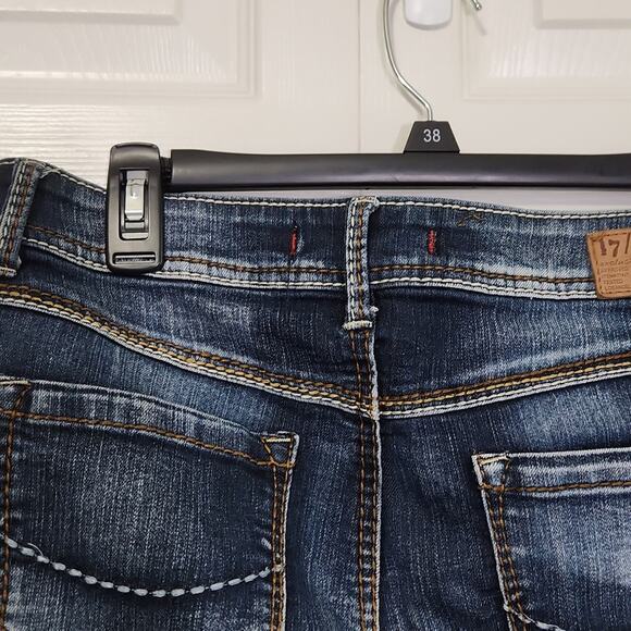 17/21 Dark Wash Stretch Decorative Stitching Zip Button Closure Slight Flare 10 - Picture 4 of 14